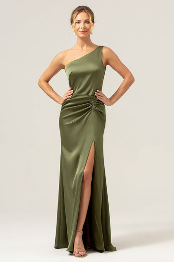 Vestido de dama de honor largo de satén sin espalda de sirena verde oliva de un hombro